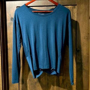 XS Athleta Long Sleeve key hole back shirt